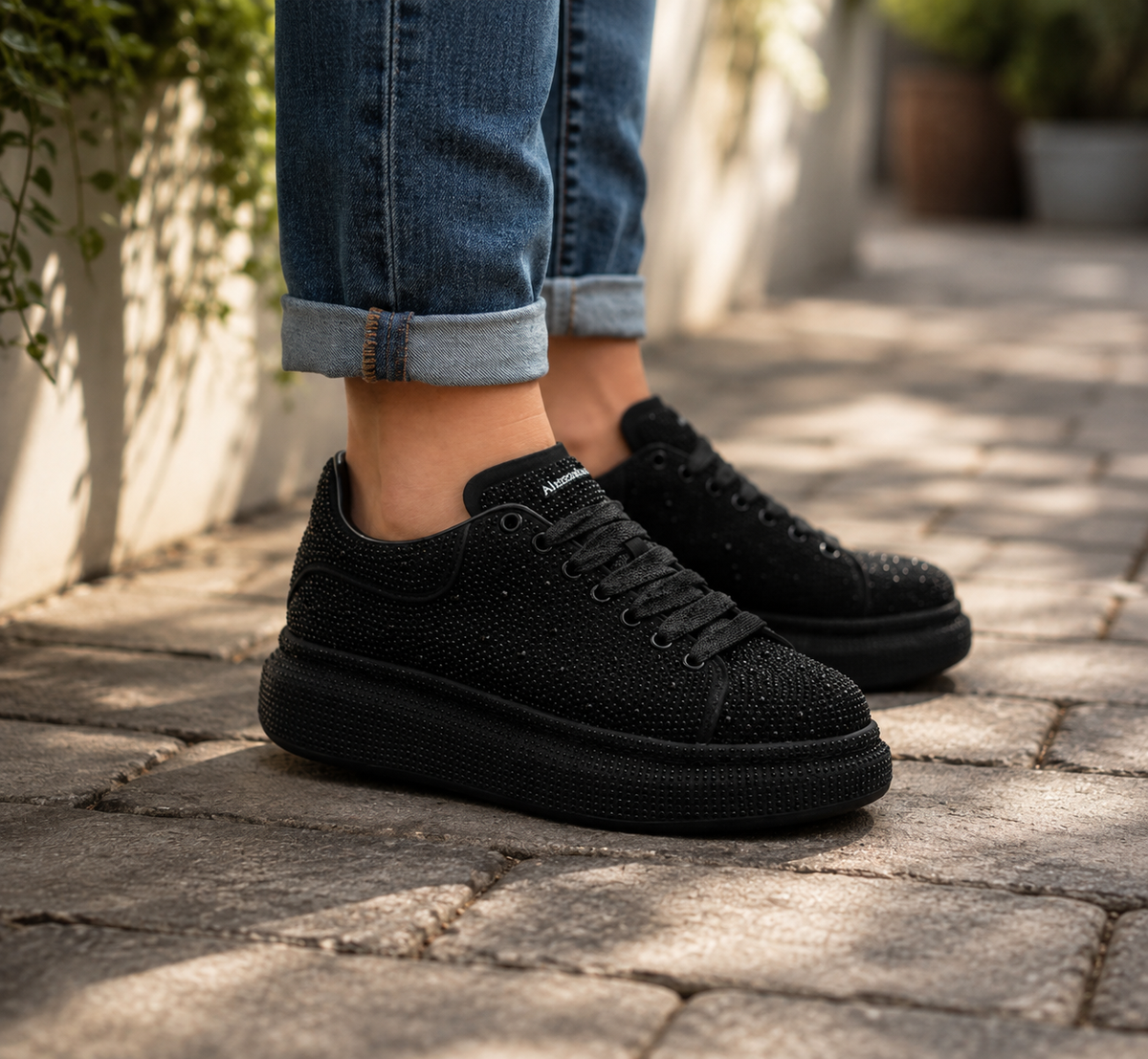 Tenis Alexander Mcqueen Negro Pedreria